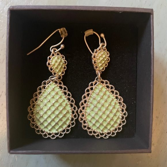 Green teardrop earrings - Picture 2 of 2